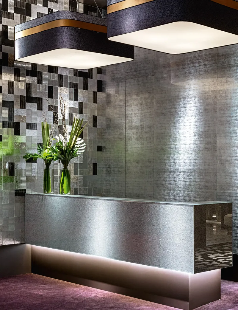 <p><strong>Lighting a restaurant: why you should choose quality lamps</strong></p>