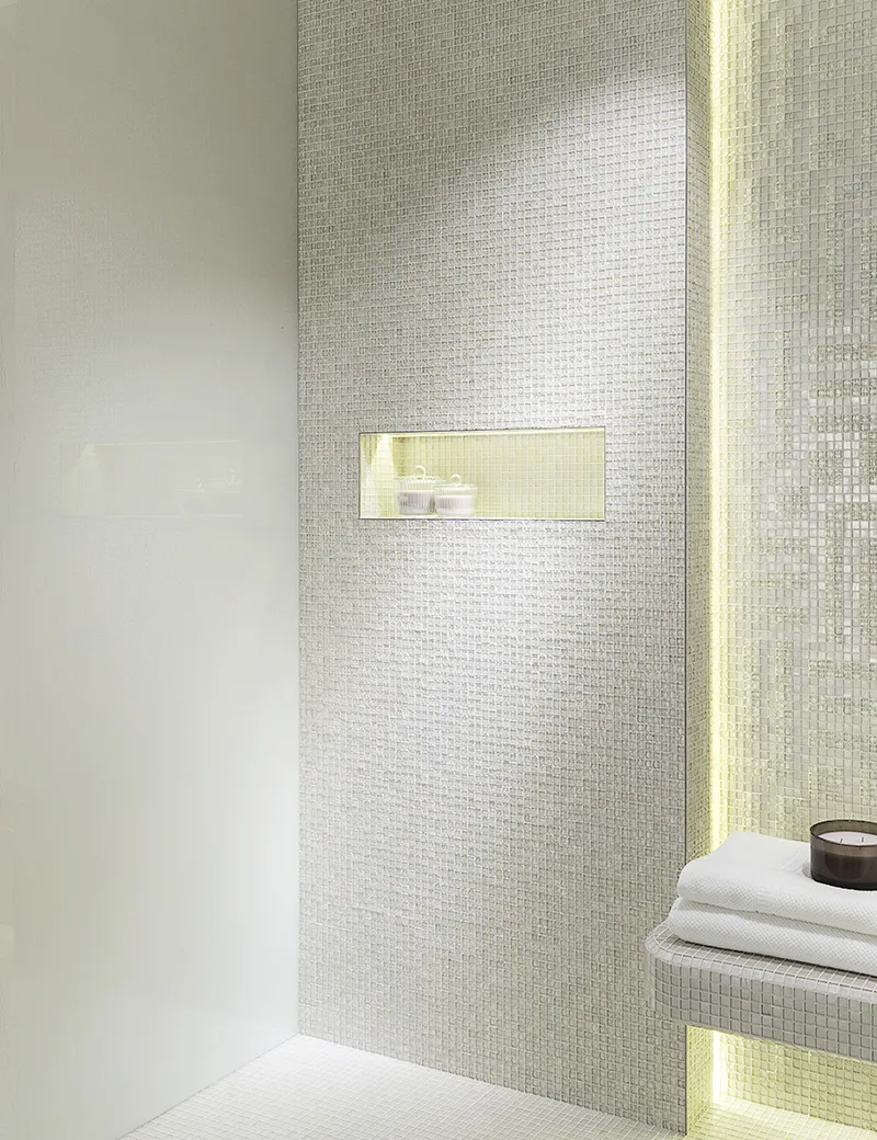 <p>Discover<br>the Material</p>