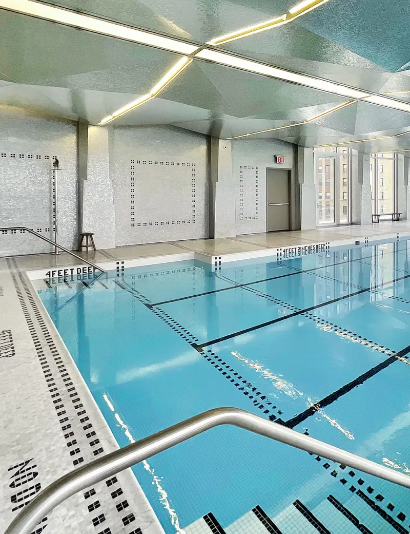 <p><strong>Mosaic finishes for a pool: tradition and art</strong></p>