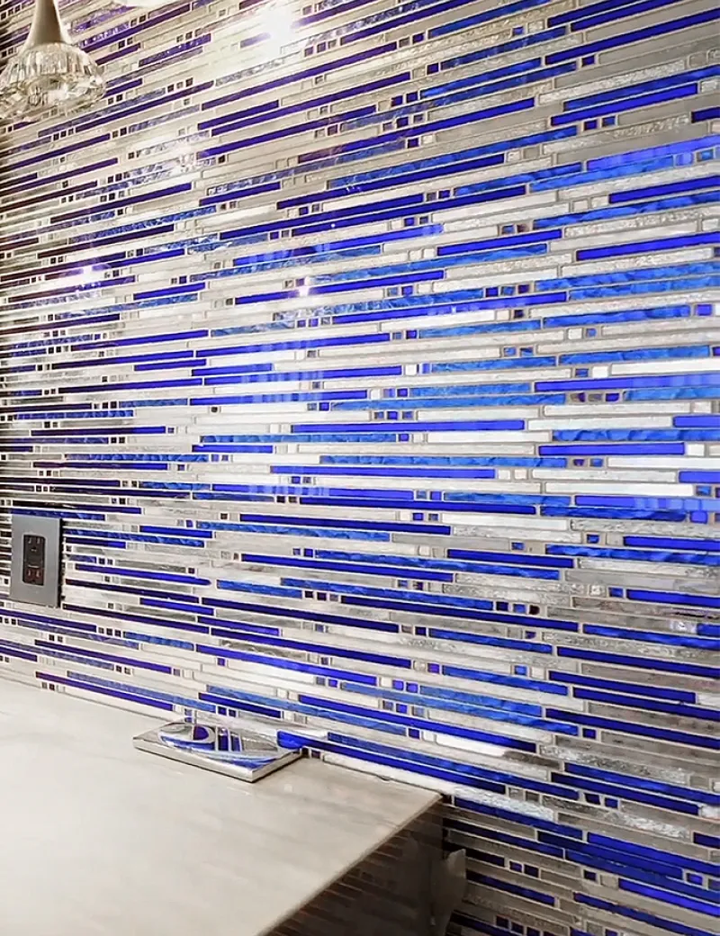 <p><strong>3. Mosaic stripes for an elegant style</strong></p>