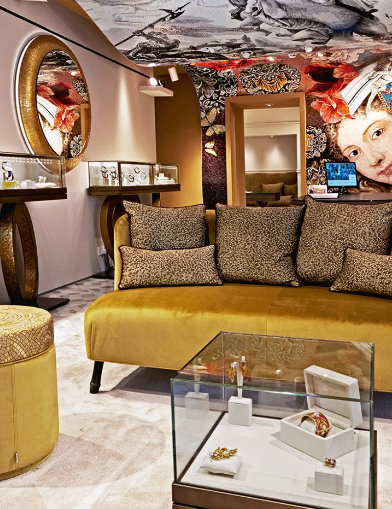 <p><span><span><span><strong><span><span>4. Vintage elegance: a trip back in time to bring style to your living room</span></span></strong></span></span></span></p>
