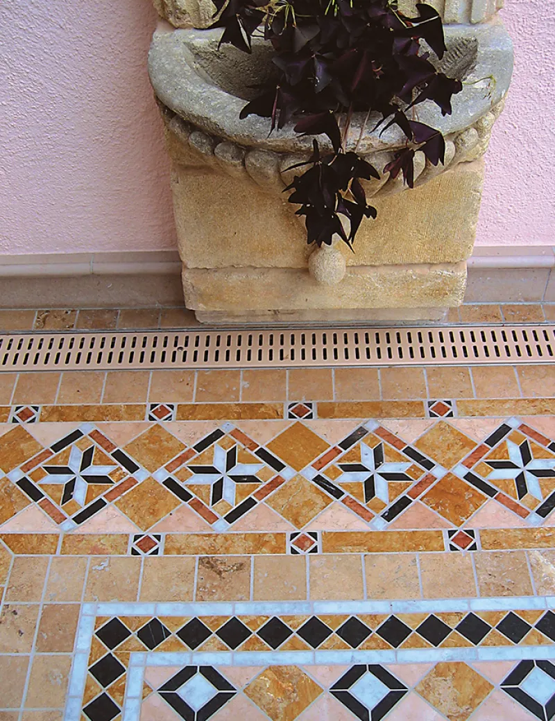 <p><strong>Mosaics for outdoor flooring: beautiful and versatile</strong></p>