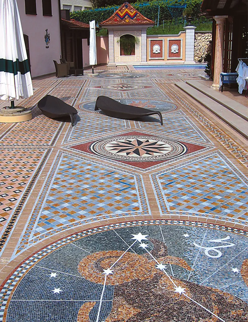 <p><strong>Outdoor mosaic floors: simple maintenance accessible to everyone</strong></p>