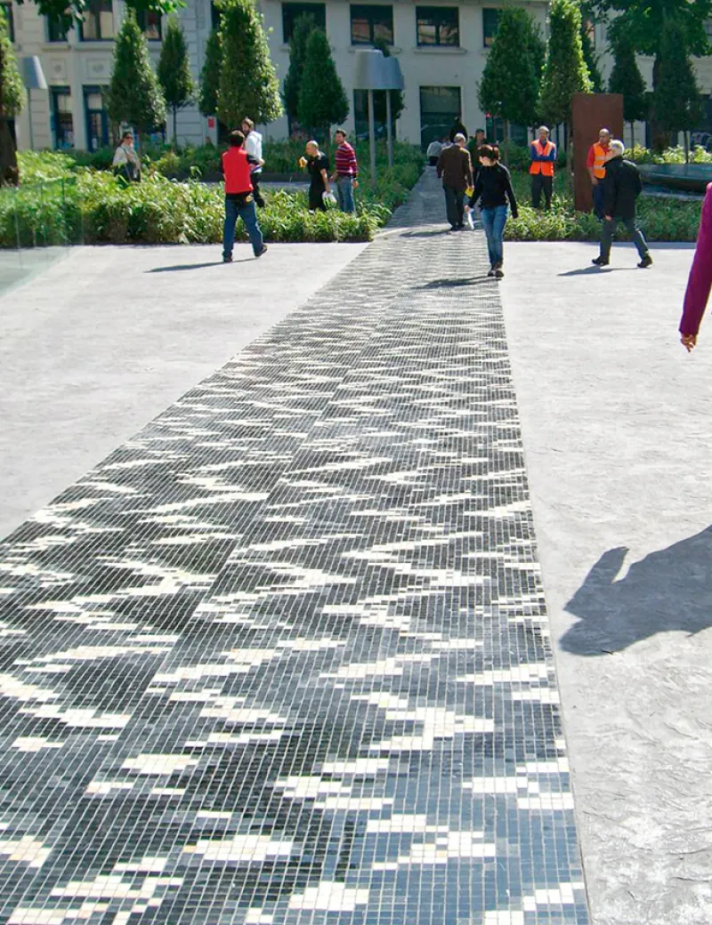<p><strong>Creative applications in outdoor spaces with mosaic flooring</strong></p>