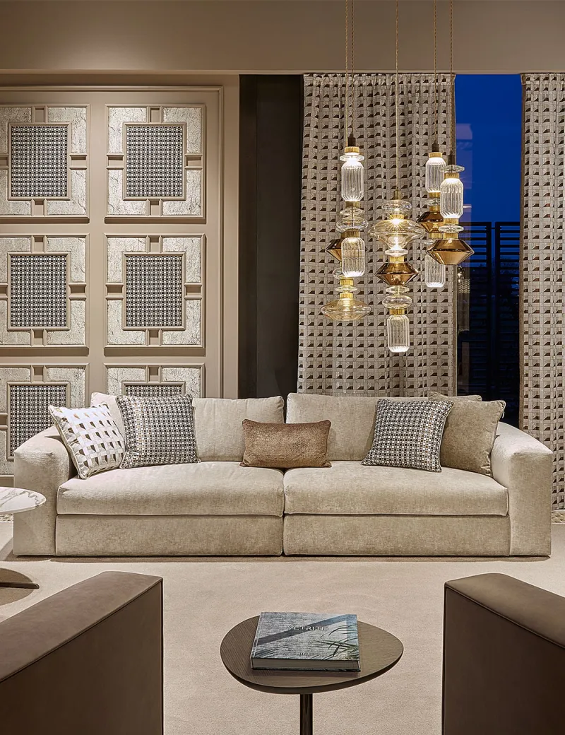 <p><strong>Customized contemporary sofas for a unique space</strong></p>