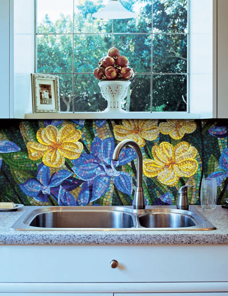 <p><strong>4. Artistic mosaic for a unique touch</strong></p>