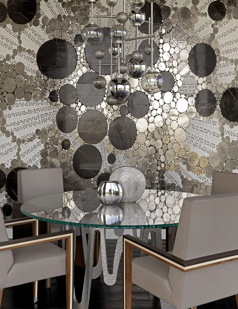 <p><strong>1. Eye-catching design tables: the art of elegance</strong></p>