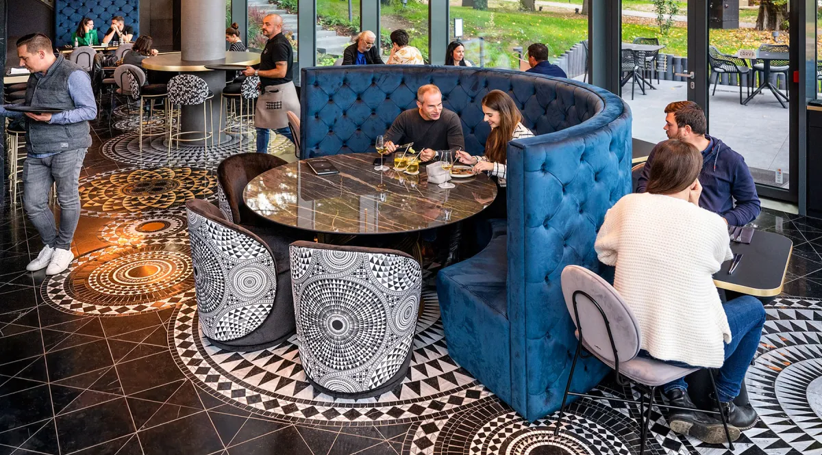 <p><strong>3. Contemporary bar interior ideas: quality and innovative materials</strong></p>