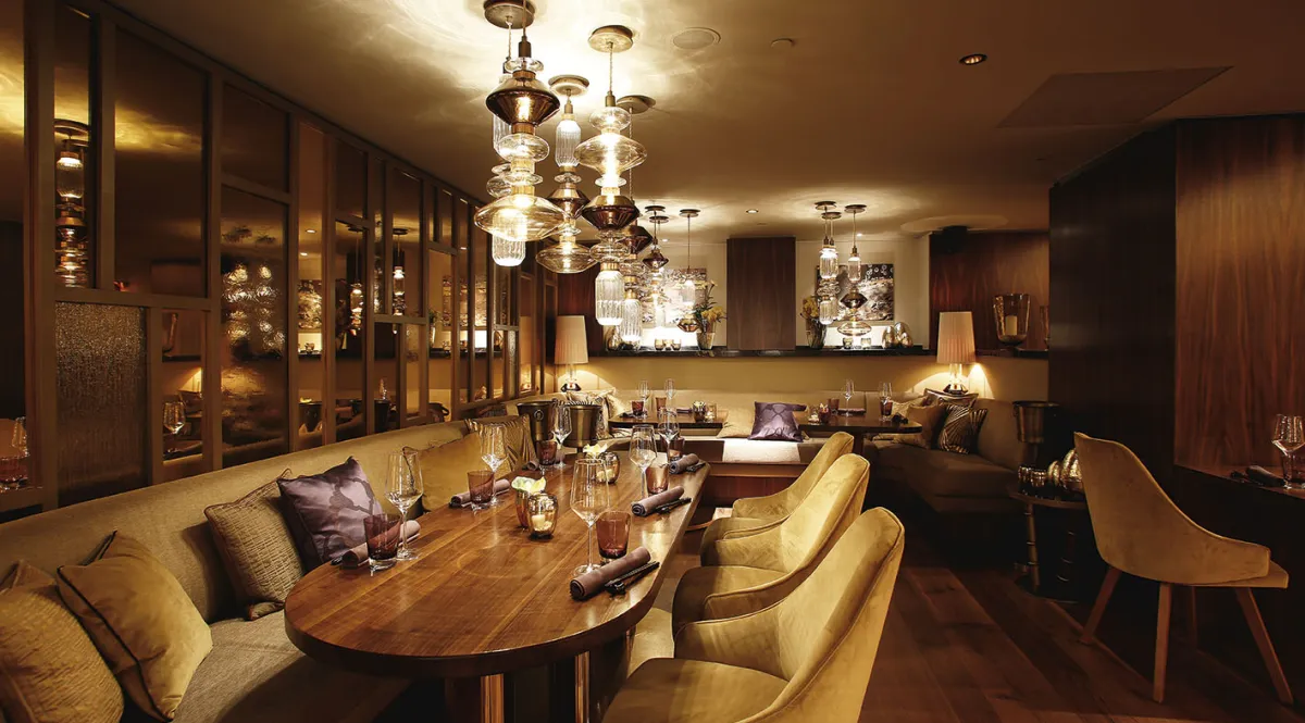 <p><strong>Restaurant lighting ideas: playing with lighting combinations   </strong></p>