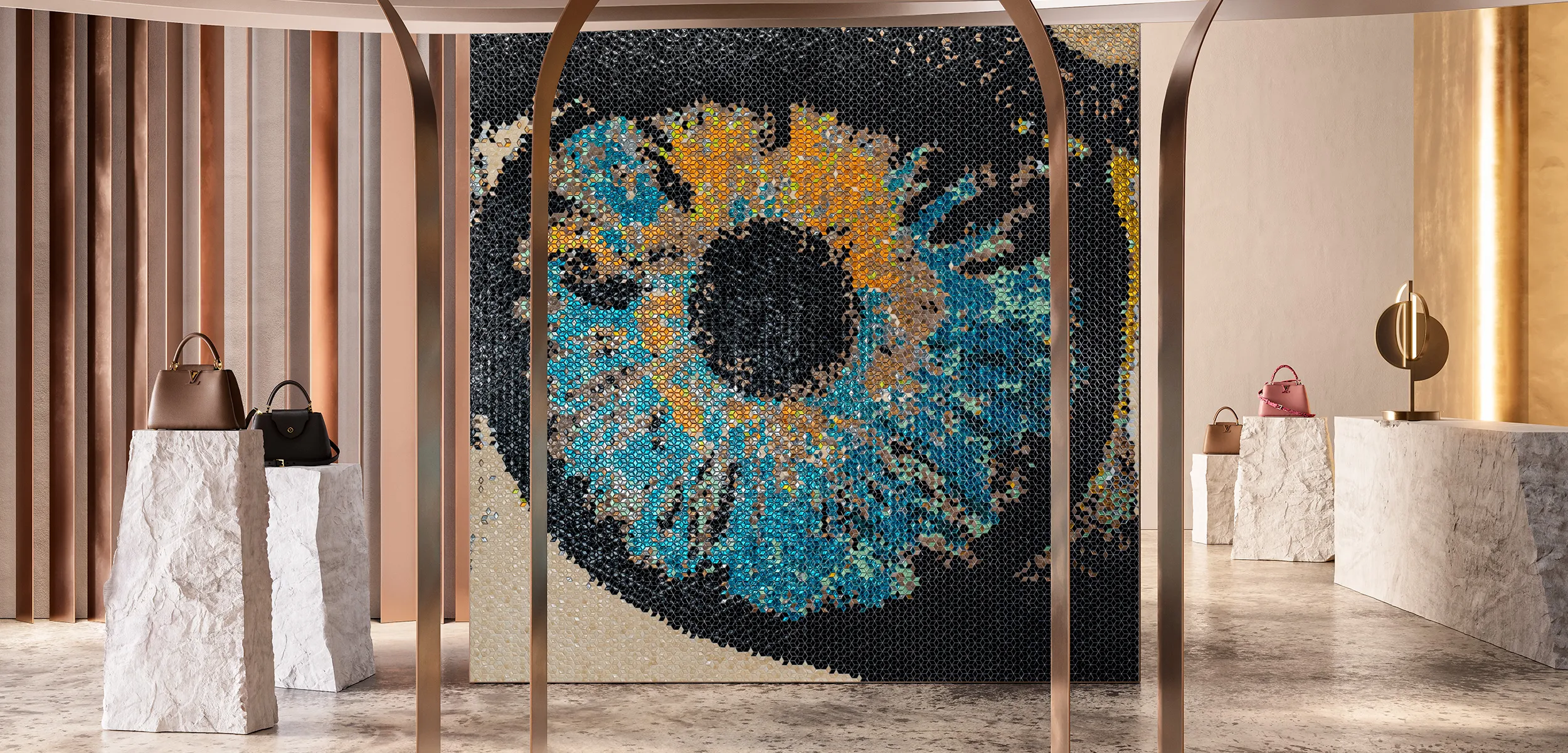 Un mosaico che cattura la luce, un design che non passa inosservato.Il nuovo catalogo Diamond è un invito a guardare più da vicino.