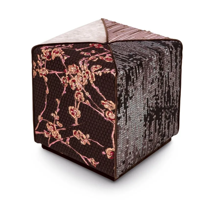 gallery-intro-Chamaleon pouf quadrato