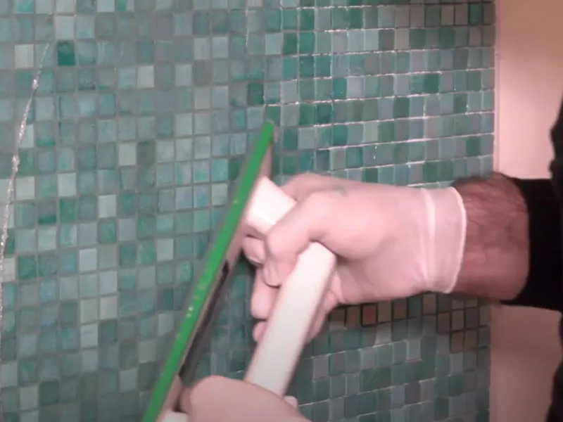 How to install Sicis glass mosaic mesh mounted with reactive adhesive Litoelastic EVO